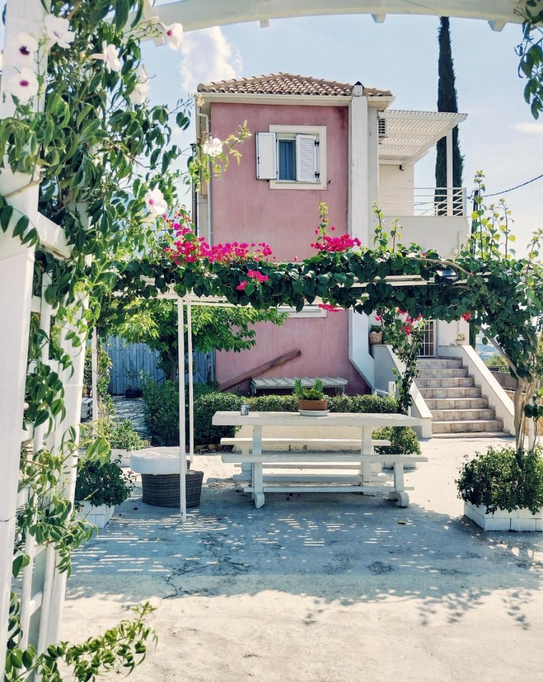 My Serenity Vlachata المظهر الخارجي الصورة